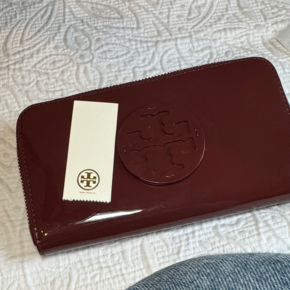Tory Burch Shiraz Patent Leather Wallet - Picture 10 of 14
